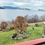 9 Person In Hundeidvik-by Traum Hundeidvik