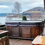 9 Person In Hundeidvik-by Traum *