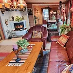 9 Person In Hundeidvik-by Traum