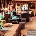 9 Person In Hundeidvik-by Traum * Hundeidvik