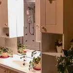 9 Person In Hundeidvik-by Traum * Hundeidvik