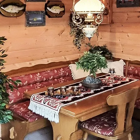 9 Person In Hundeidvik-by Traum * Hundeidvik