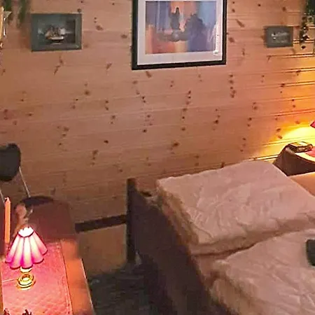 9 Person In Hundeidvik-by Traum