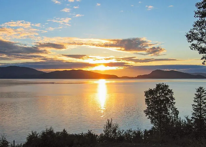 9 Person In Hundeidvik-by Traum *