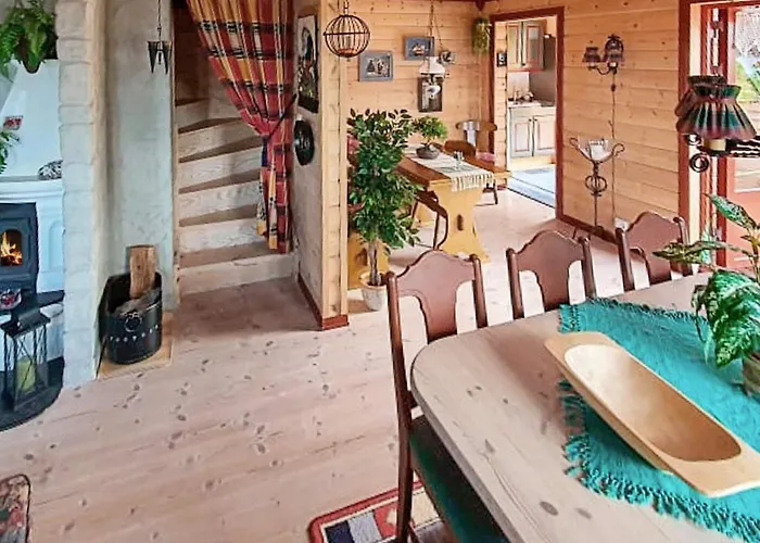 9 Person In Hundeidvik-by Traum Hundeidvik