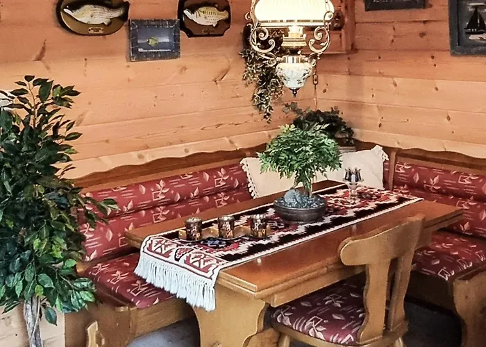 9 Person In Hundeidvik-by Traum * Hundeidvik