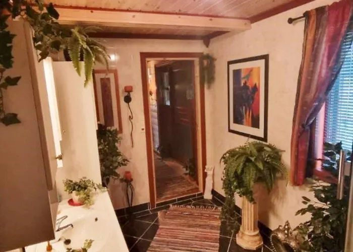9 Person In Hundeidvik-by Traum *