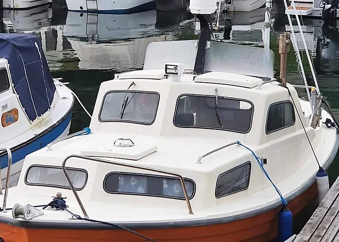 9 Person In Hundeidvik-by Traum *